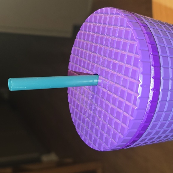 Starbucks Cold Beverage 24 oz Cup! - Picture 3 of 5